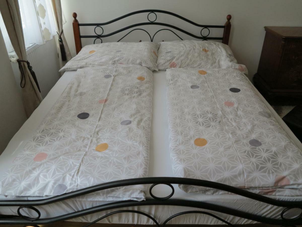 וינה Small Luxury Kapitol Apartment מראה חיצוני תמונה