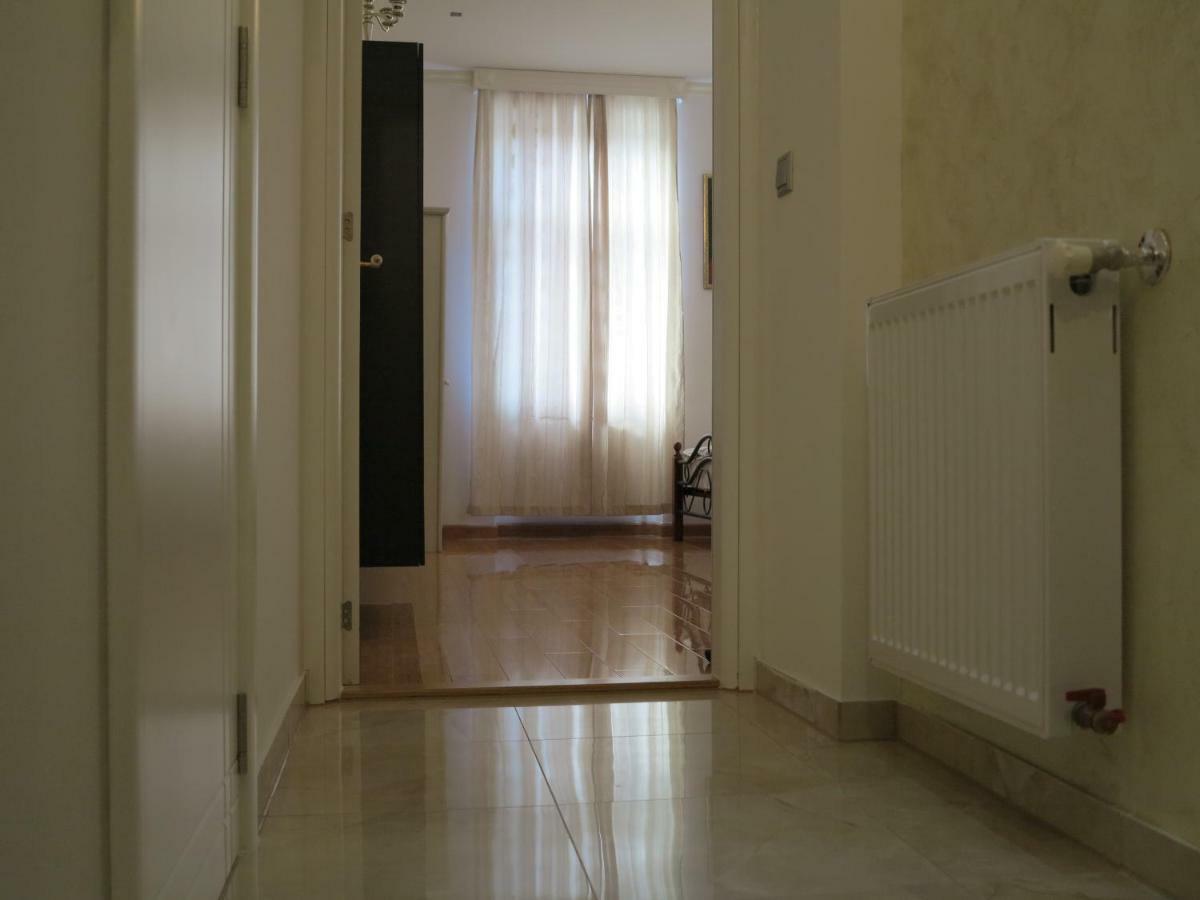 וינה Small Luxury Kapitol Apartment מראה חיצוני תמונה