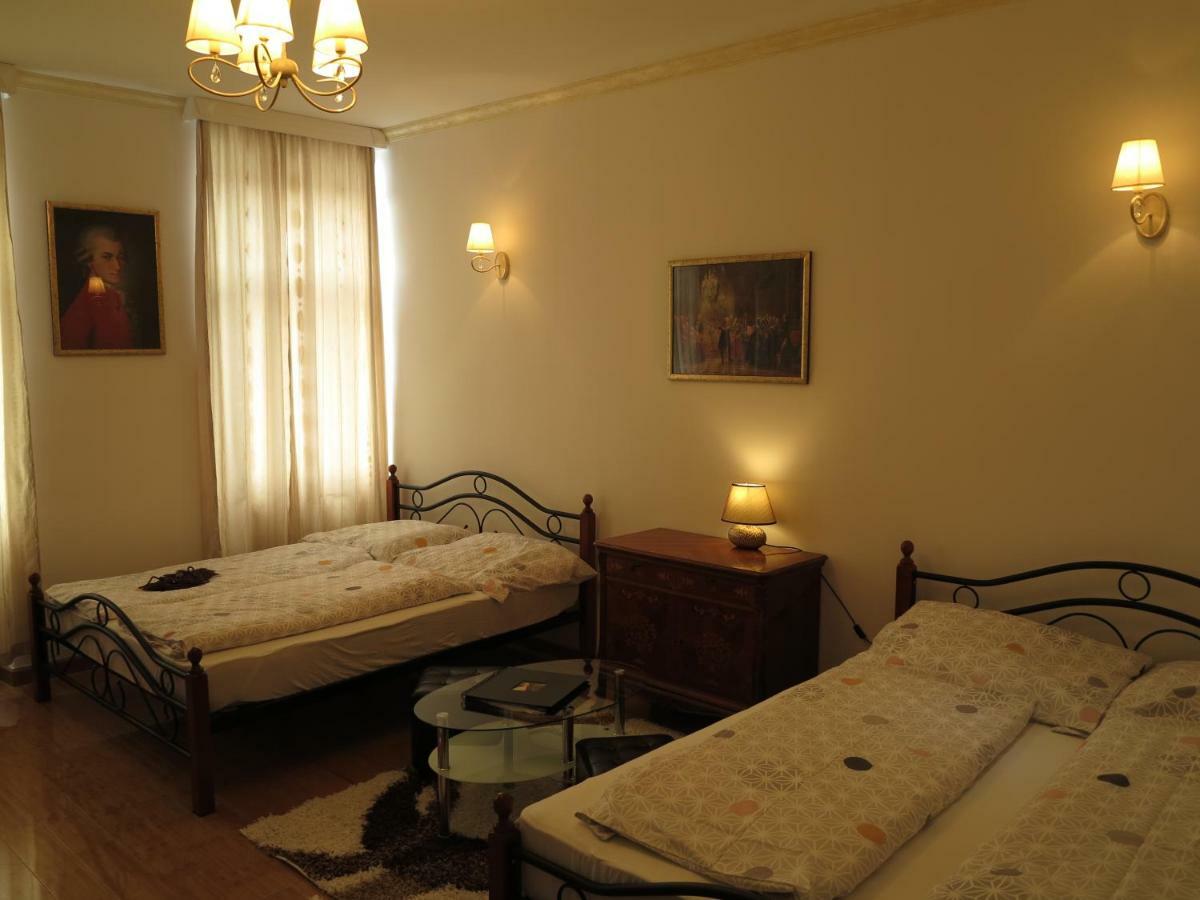 וינה Small Luxury Kapitol Apartment מראה חיצוני תמונה