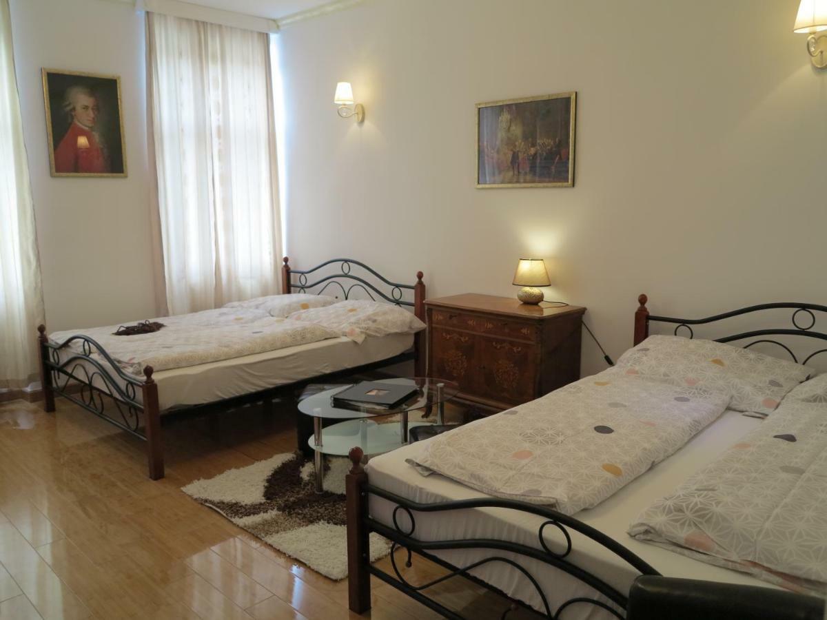 וינה Small Luxury Kapitol Apartment מראה חיצוני תמונה