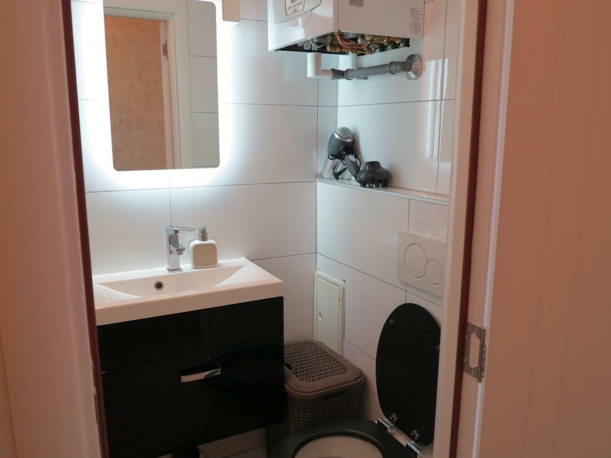 וינה Small Luxury Kapitol Apartment מראה חיצוני תמונה