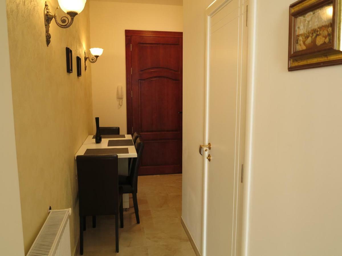וינה Small Luxury Kapitol Apartment מראה חיצוני תמונה