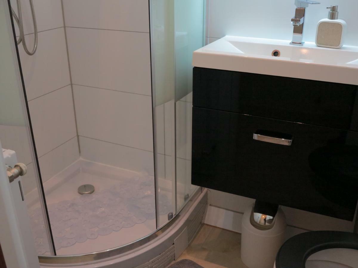 וינה Small Luxury Kapitol Apartment מראה חיצוני תמונה